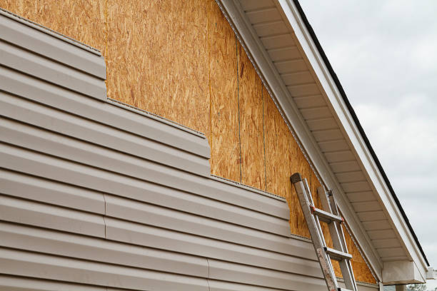 Professional Emergency Siding Repair technician working in Mason, TN